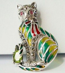 Brosa/ pandantiv, pisicuta, argint 925 marcat, cu peridot si marcasite